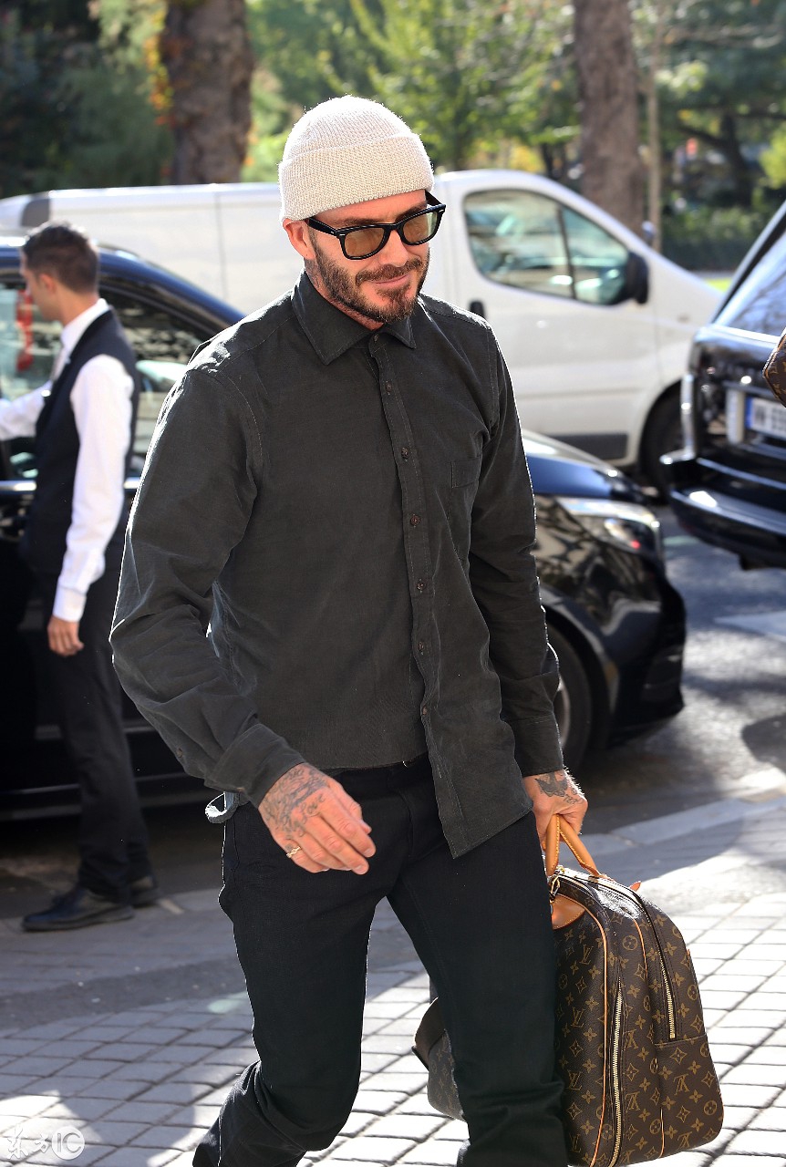 大衛貝克漢姆David Beckham絡腮胡子手拿LV包包抵達巴黎酒店30 / 作者:admin / 帖子ID:56